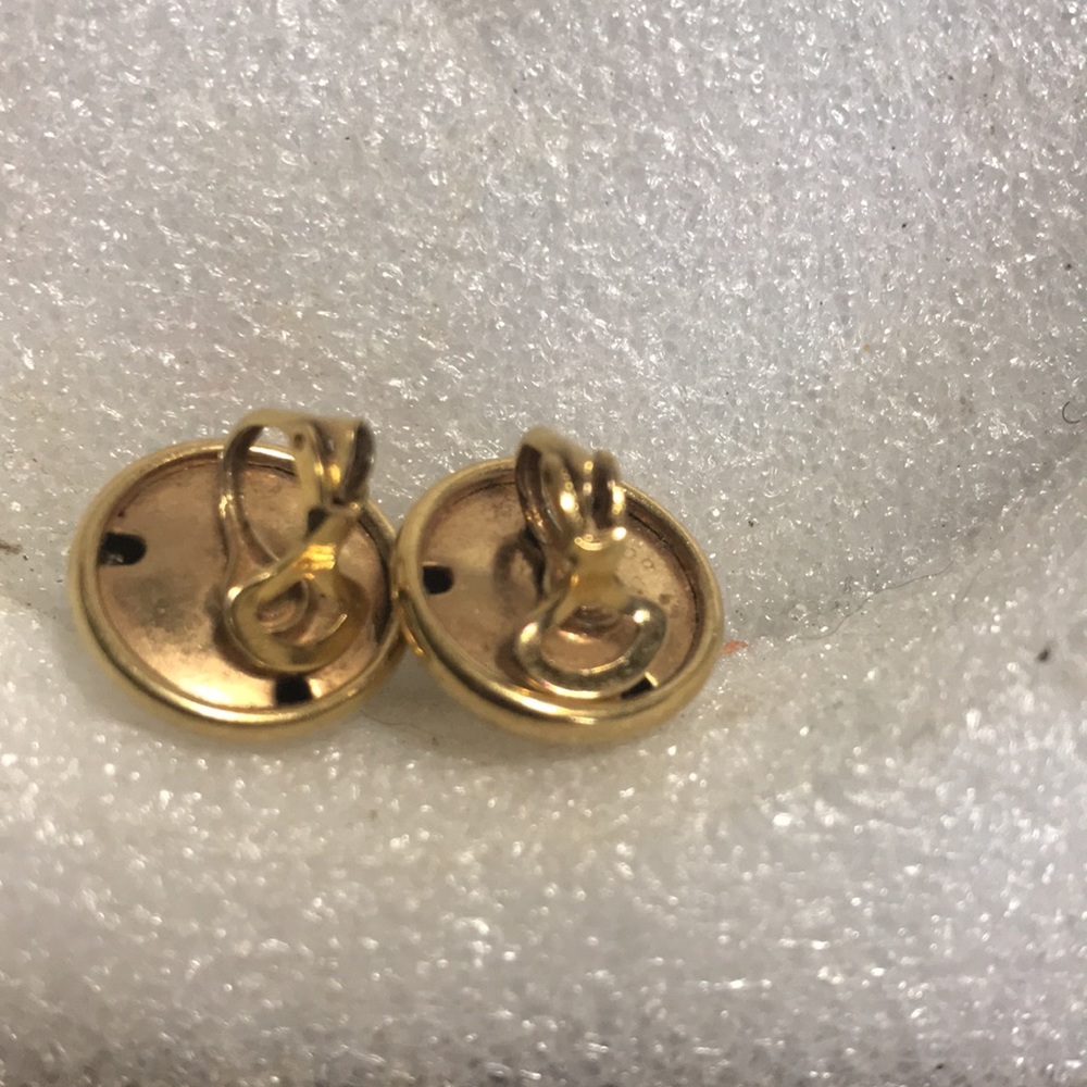 Button earrings - Picture 2 of 3